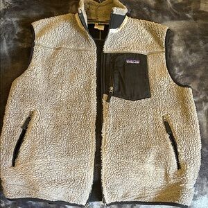 Patagonia Men's Grey and Black Fleece Vest